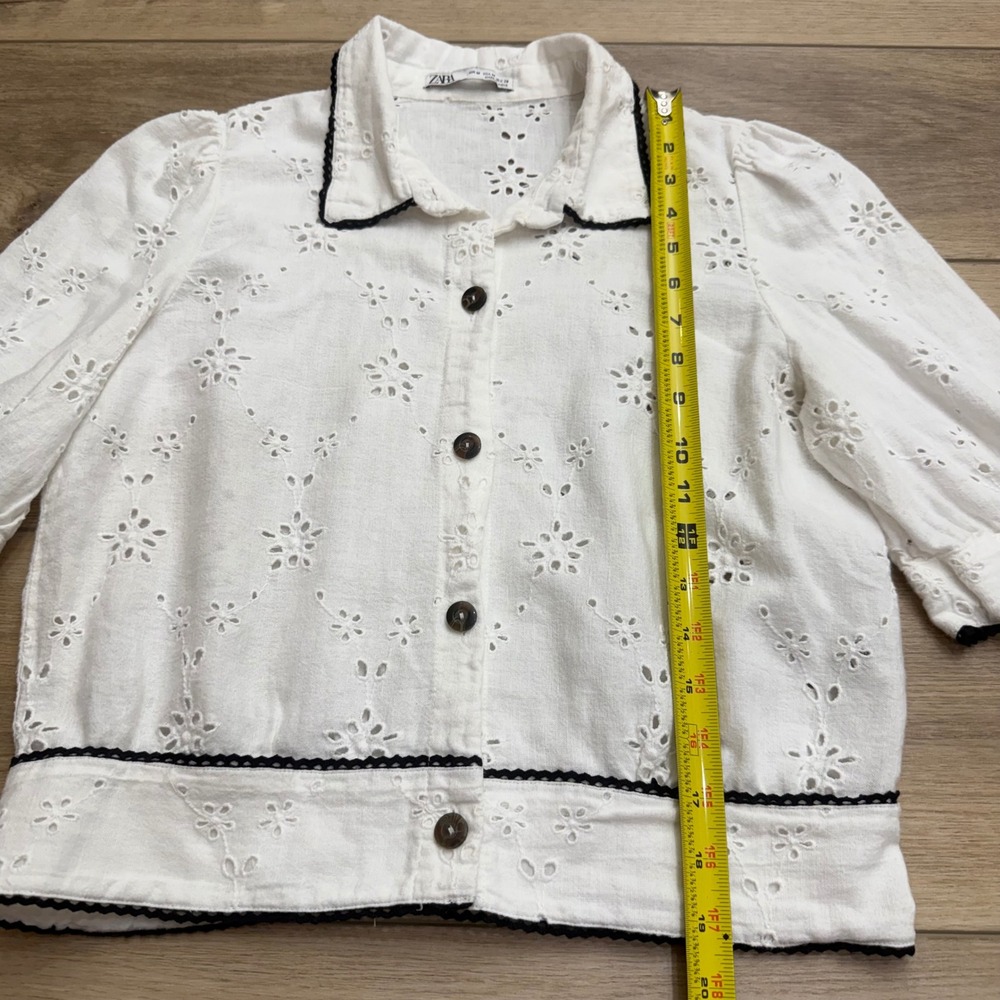 Zara White Eyelet Embroidery Cropped Shirt Black Contrast Trim Size Medium - Picture 7 of 8
